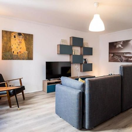 Homefy Oldtown Apartment - 6 People - 2 Bath - Balcony - Top Location Dusseldorf Luaran gambar