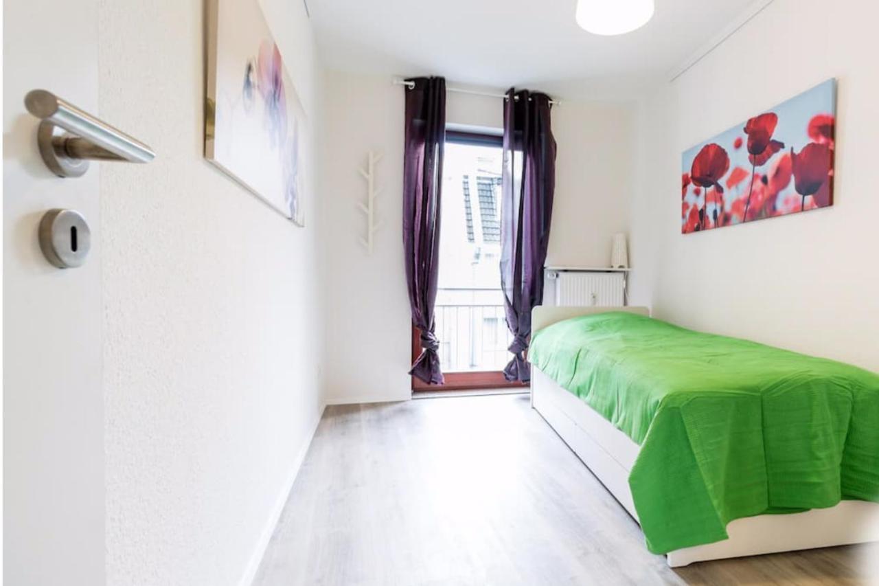 Homefy Oldtown Apartment - 6 People - 2 Bath - Balcony - Top Location Dusseldorf Luaran gambar