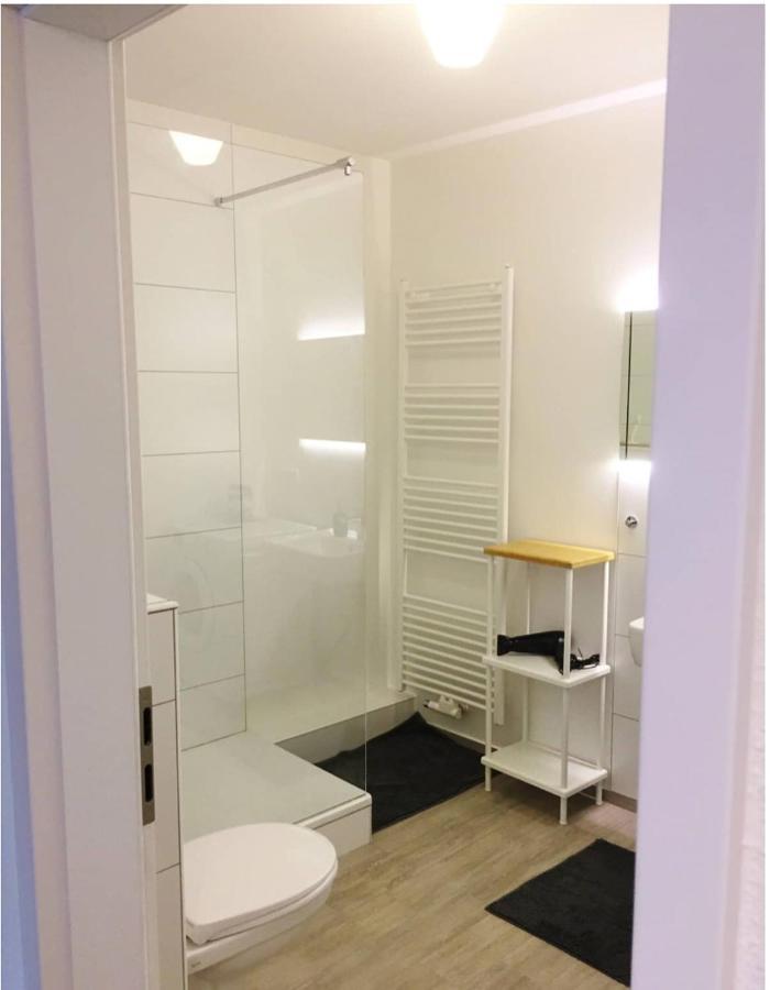 Homefy Oldtown Apartment - 6 People - 2 Bath - Balcony - Top Location Dusseldorf Luaran gambar