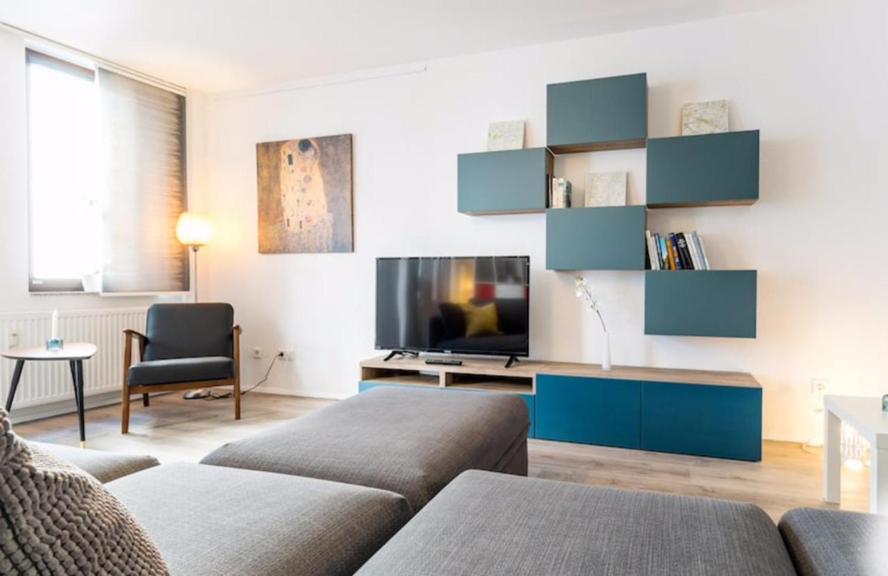 Homefy Oldtown Apartment - 6 People - 2 Bath - Balcony - Top Location Dusseldorf Luaran gambar