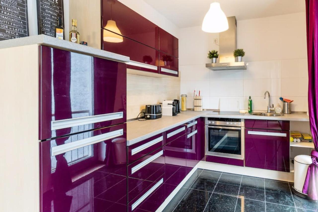 Homefy Oldtown Apartment - 6 People - 2 Bath - Balcony - Top Location Dusseldorf Luaran gambar